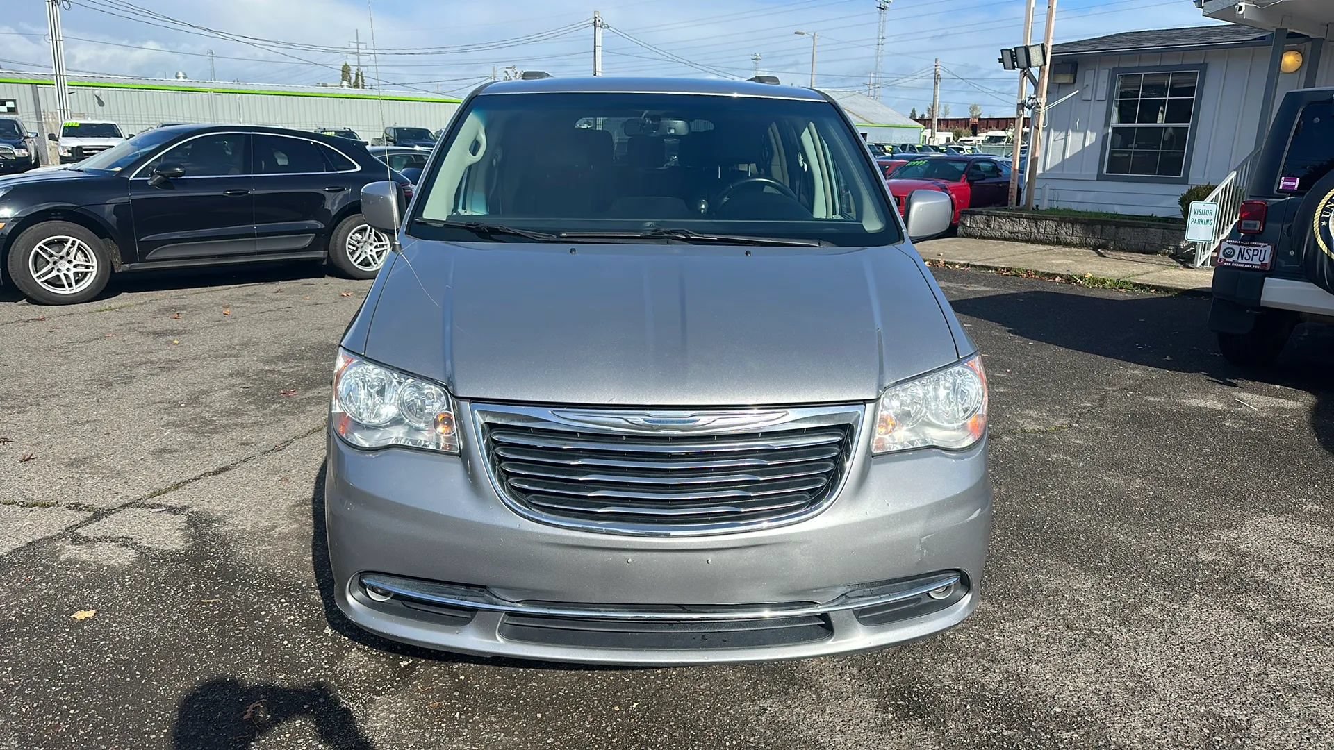Used 2016 Chrysler Town & Country Touring FWD image 7