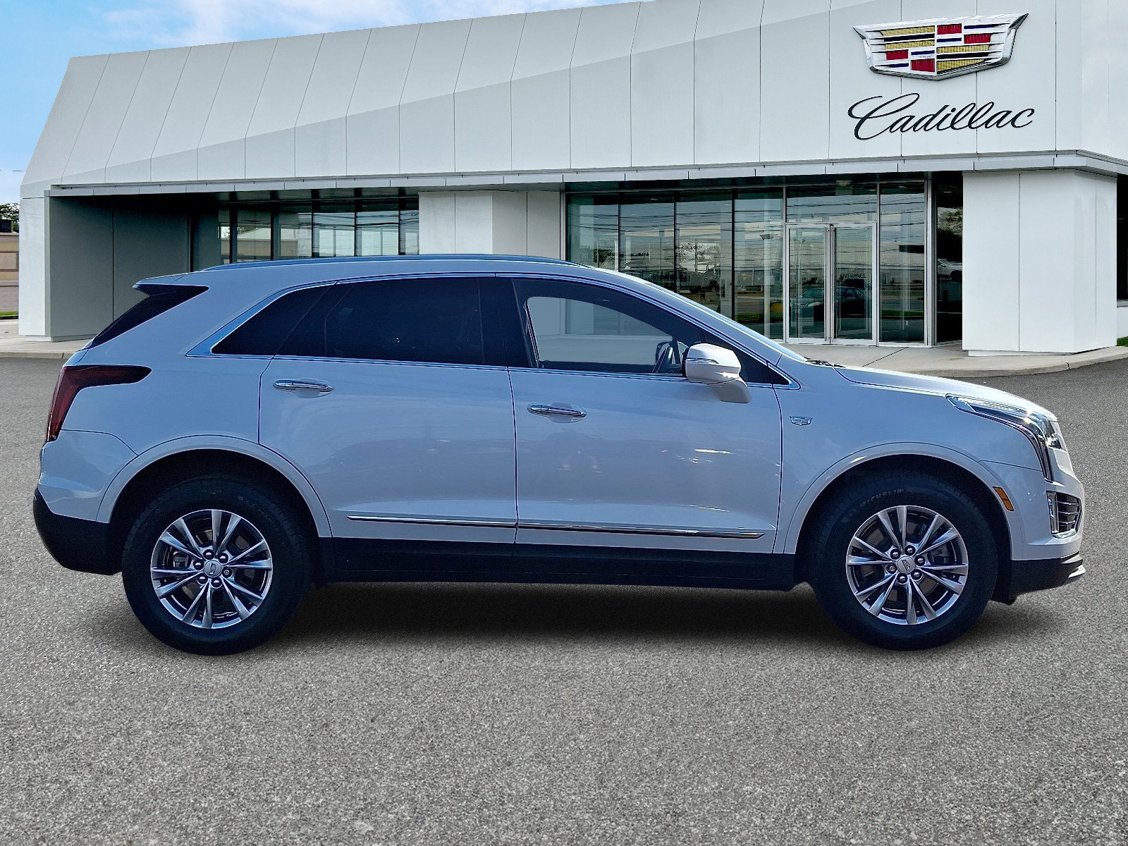 Certified 2022 Cadillac XT5 Premium Luxury AWD/4WD image 6