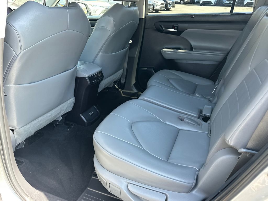 Used 2023 Toyota Highlander XLE image 17