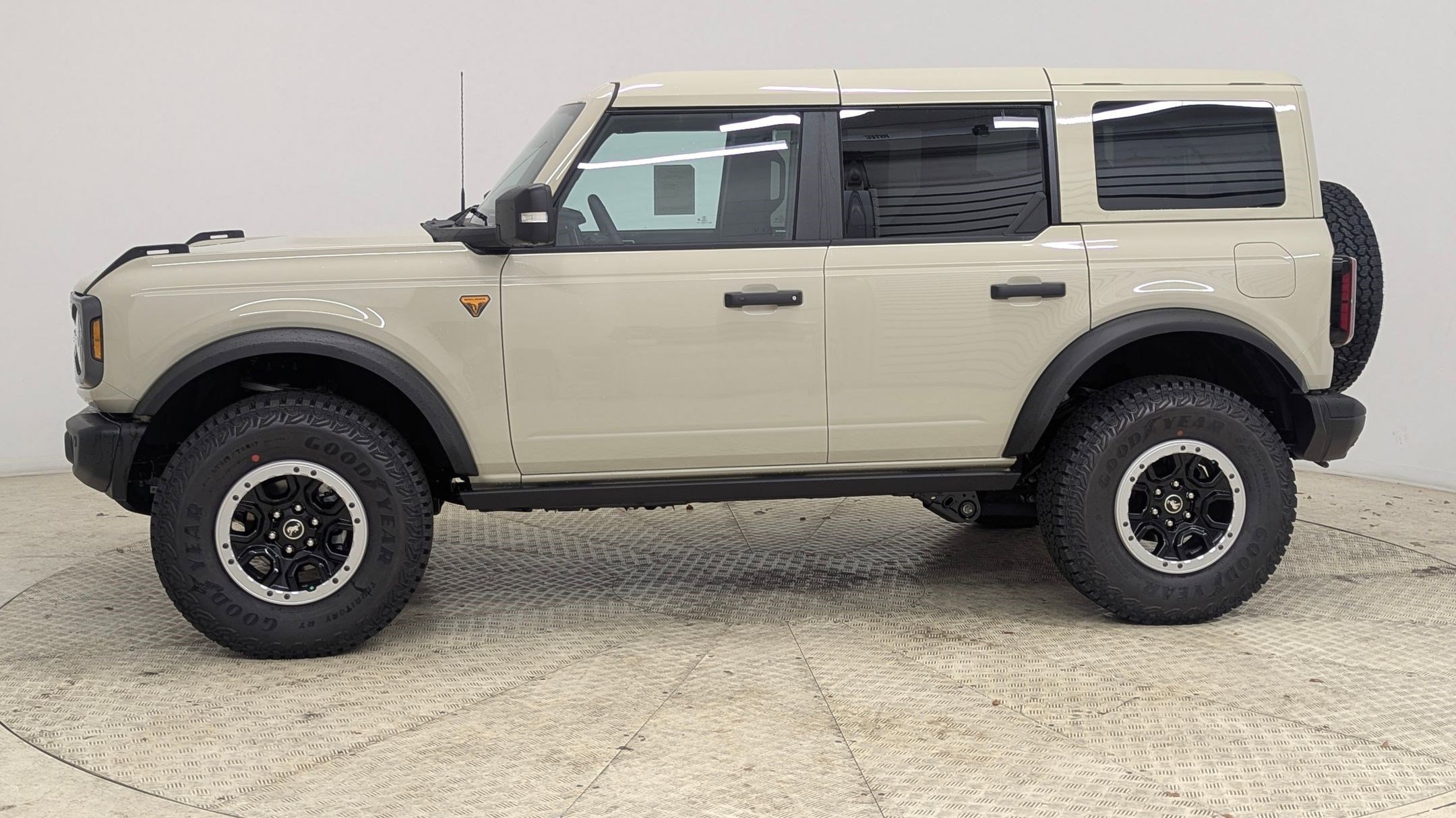 New 2025 Ford Bronco Badlands AWD/4WD image 2