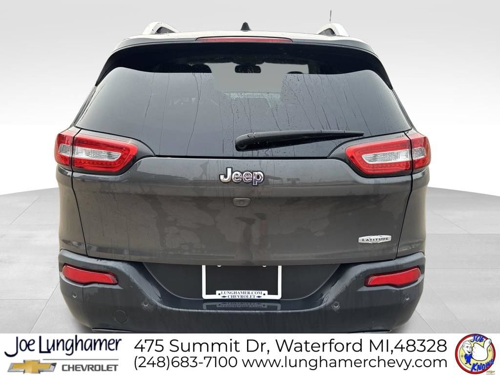 Used 2017 Jeep Cherokee Latitude w/ Safety/Convenience Group FWD image 4