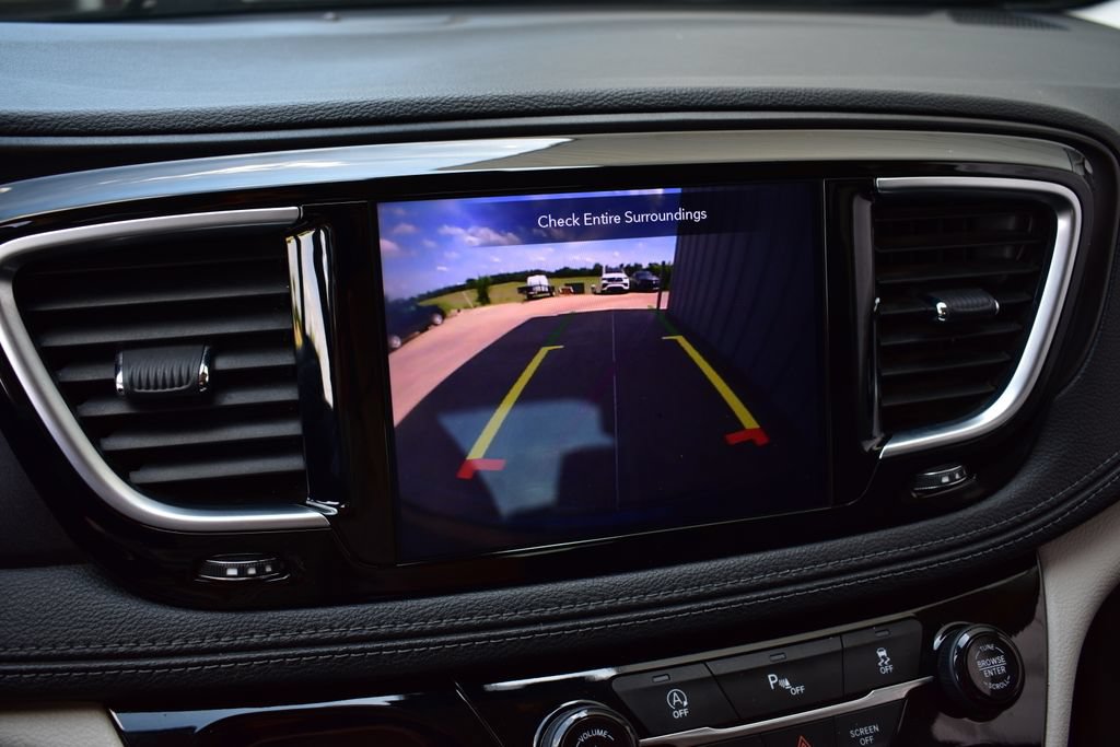 Used 2020 Chrysler Pacifica Limited FWD image 50