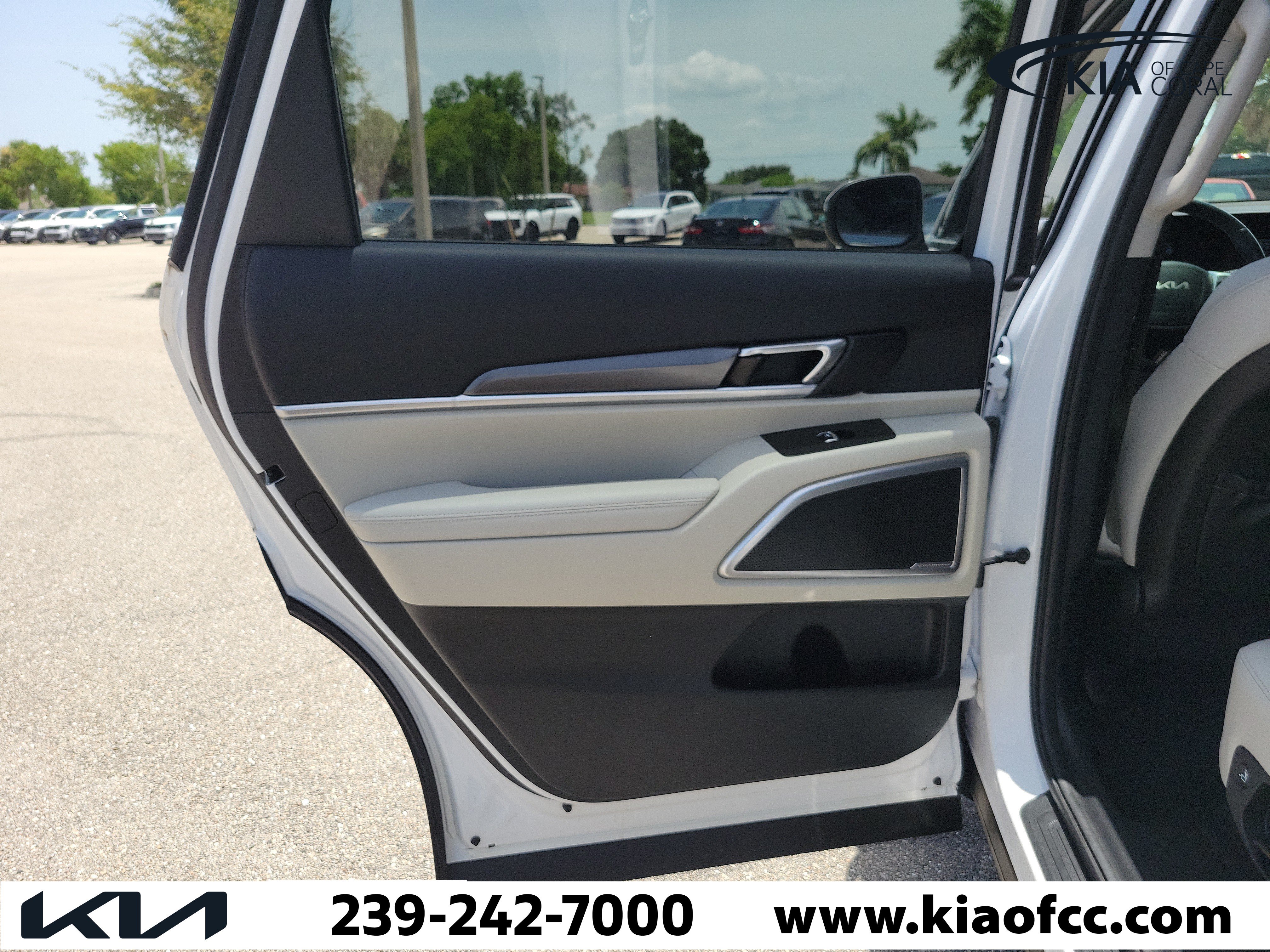 Certified 2024 Kia Telluride S w/ S Sunroof Package AWD/4WD image 14
