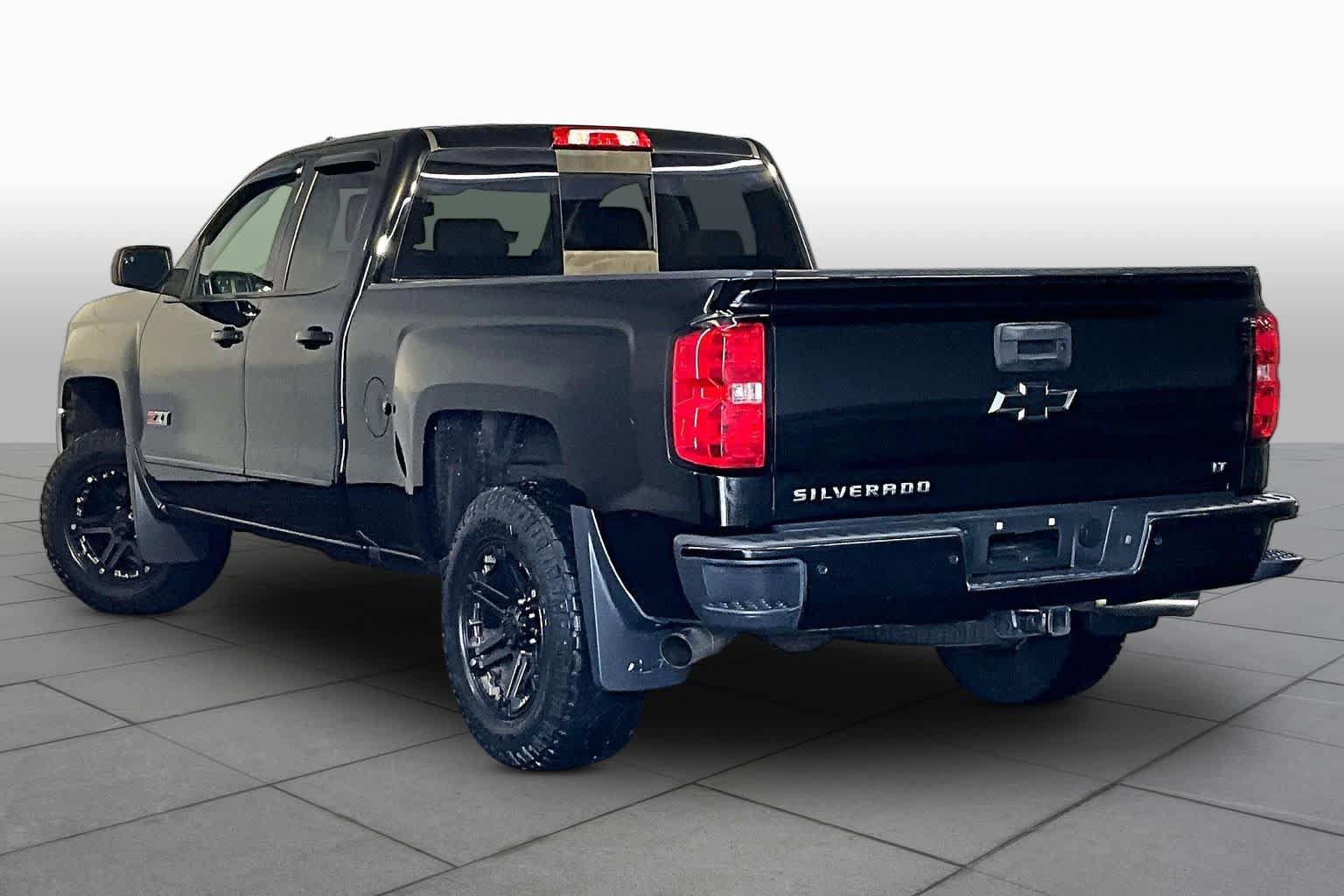 Used 2017 Chevrolet Silverado 1500 LT w/ Midnight Edition AWD/4WD image 12