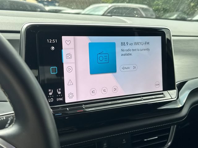 Used 2024 Volkswagen Atlas Cross Sport SE FWD image 19