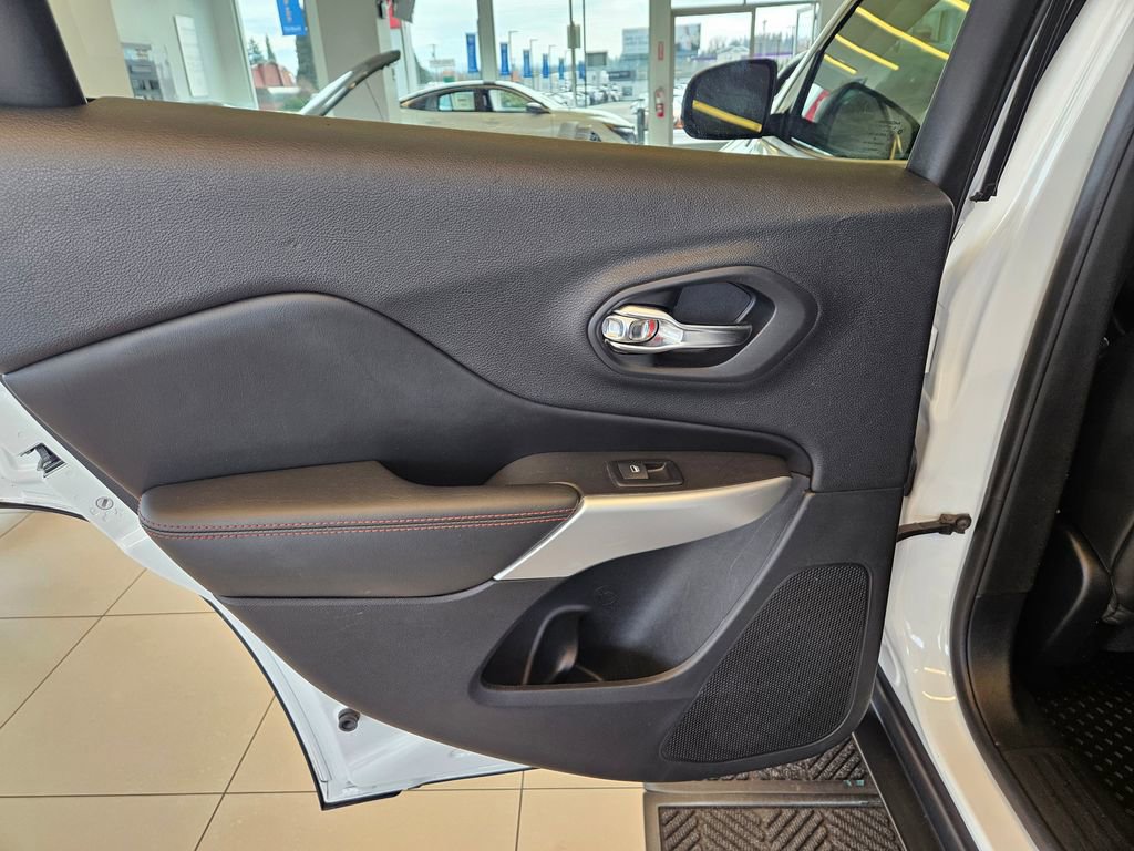 Used 2018 Jeep Cherokee Trailhawk w/ Quick Order Package 27L image 26