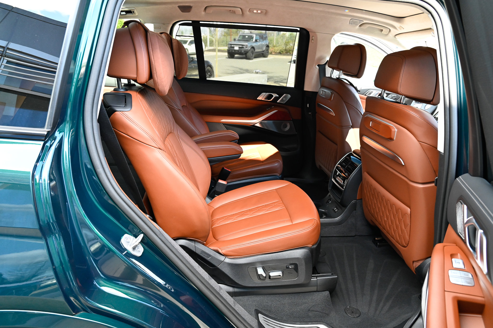 Used 2024 BMW ALPINA XB7 image 48