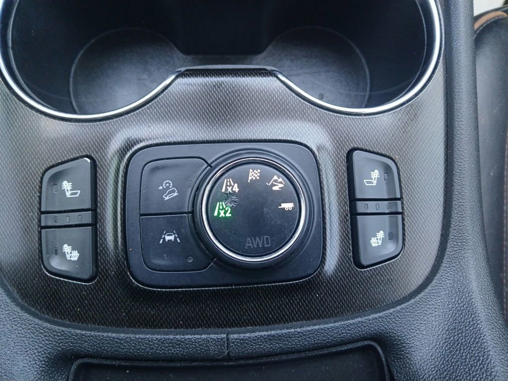 Used 2020 GMC Acadia AT4 w/ Driver Alert Package II image 28