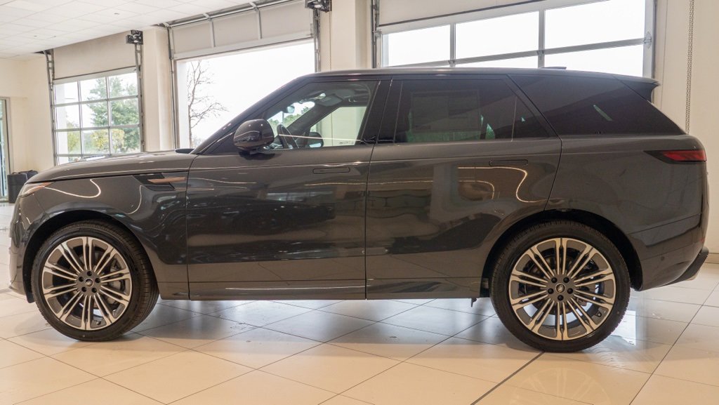 New 2025 Land Rover Range Rover Sport Dynamic SE image 4