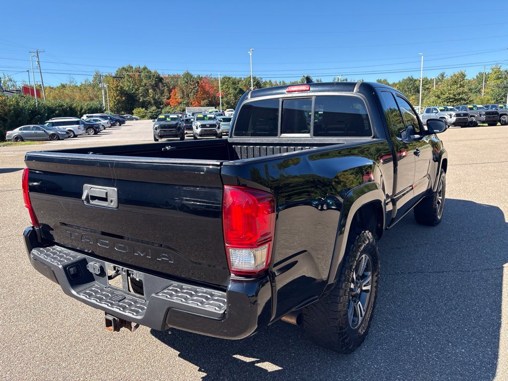 Used 2017 Toyota Tacoma TRD Sport w/ Tow Package AWD/4WD image 7