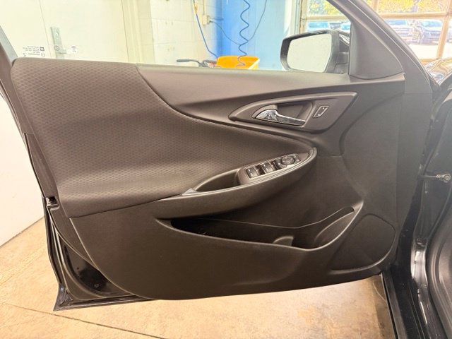 Used 2018 Chevrolet Malibu LT FWD image 9