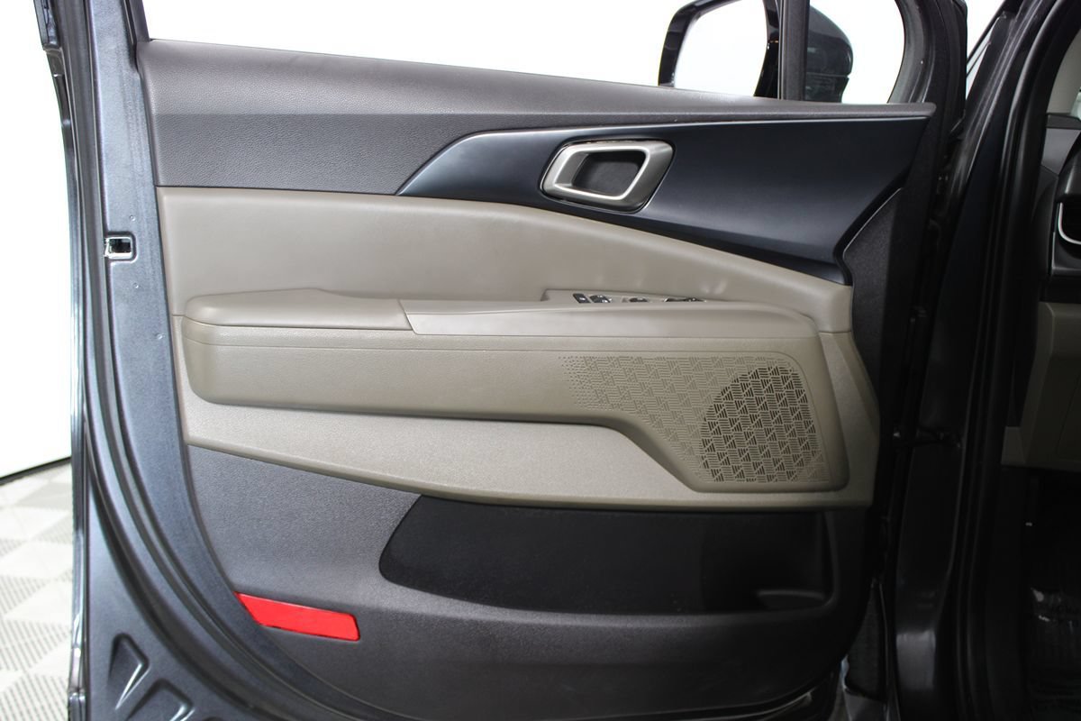 Used 2026 Kia Carnival LXS FWD image 12