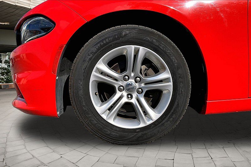 Used 2017 Dodge Charger SE RWD image 7