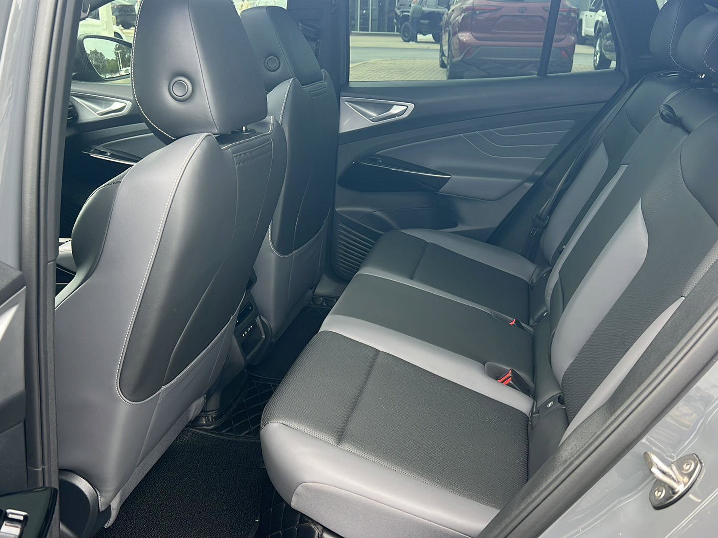 Used 2023 Volkswagen ID.4 Pro S Plus image 11