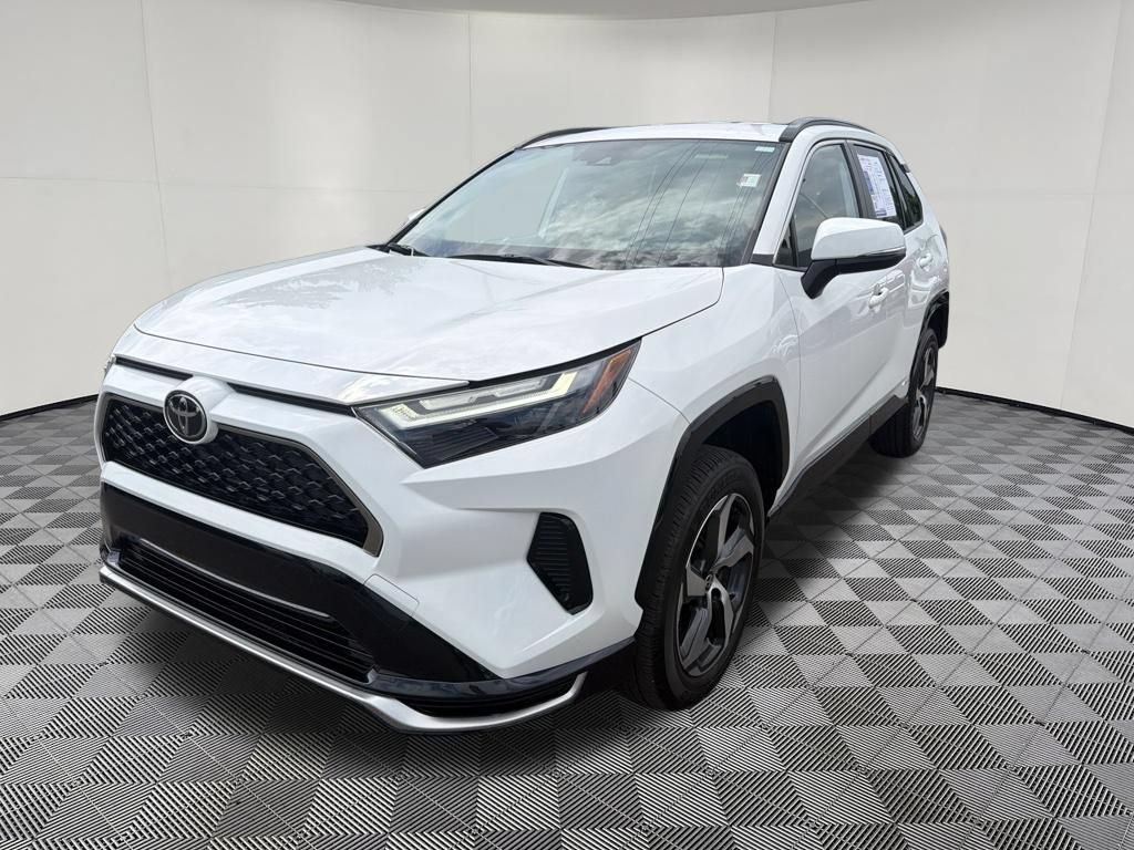 Used 2025 Toyota RAV4 SE AWD/4WD image 3