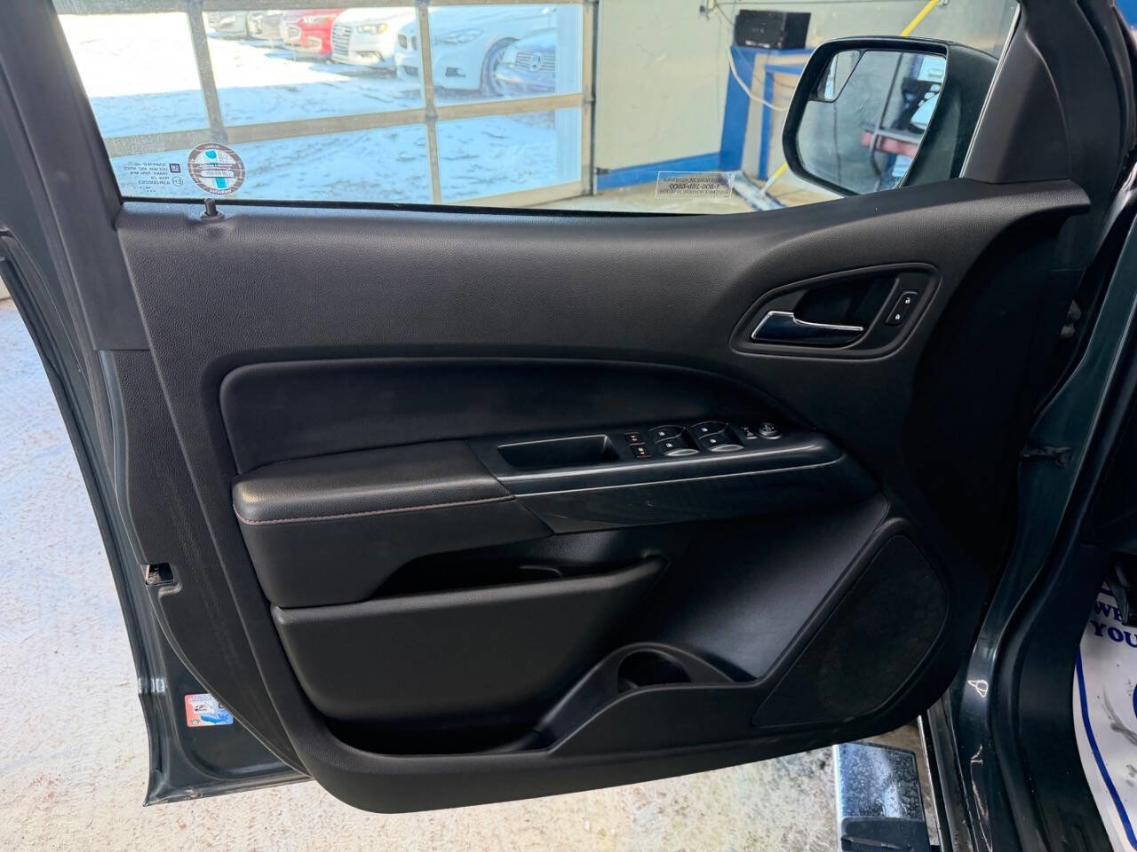 Used 2015 GMC Canyon SLE image 17