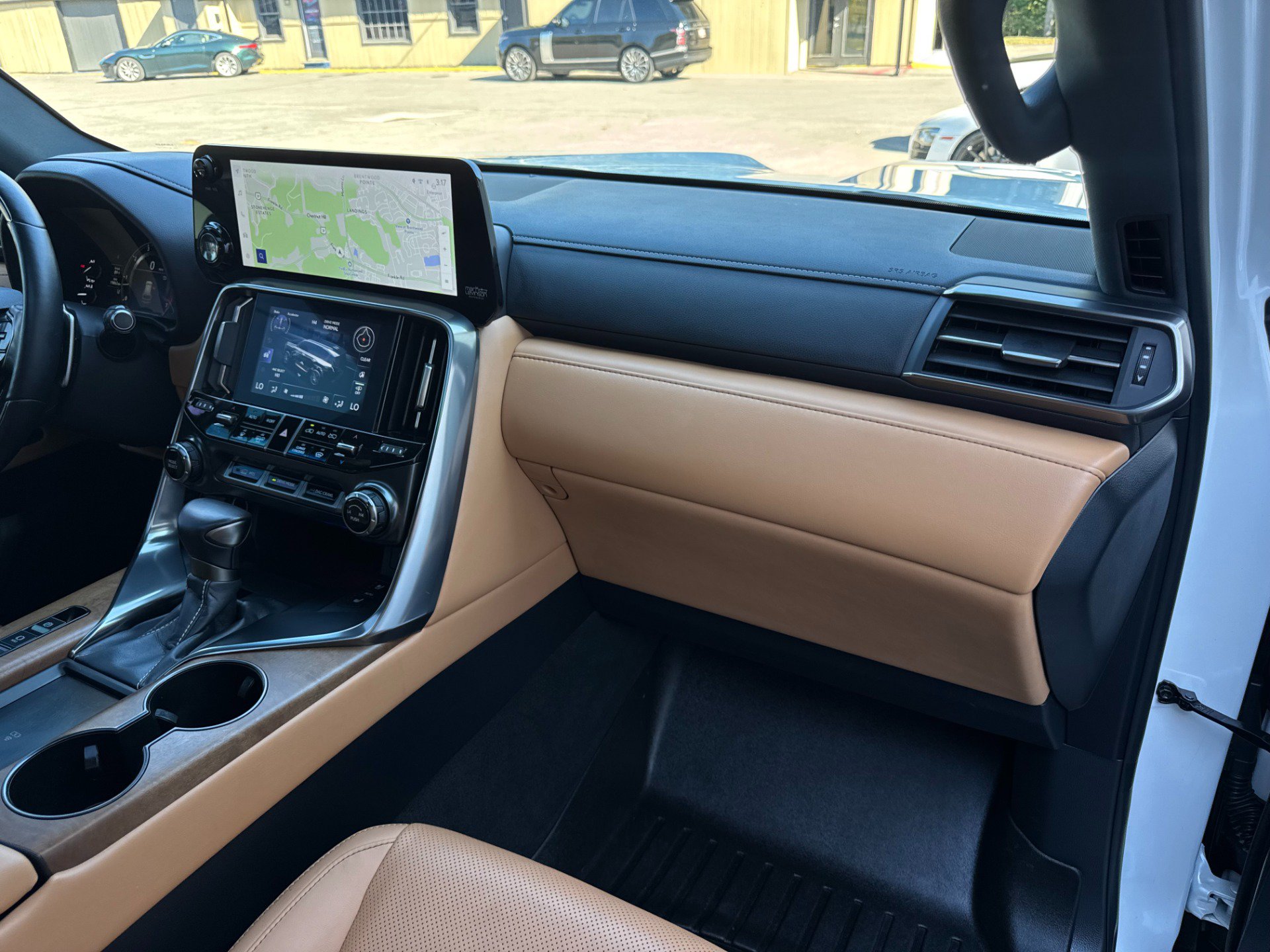 Used 2024 Lexus LX 600 4WD w/ Luxury Package image 25