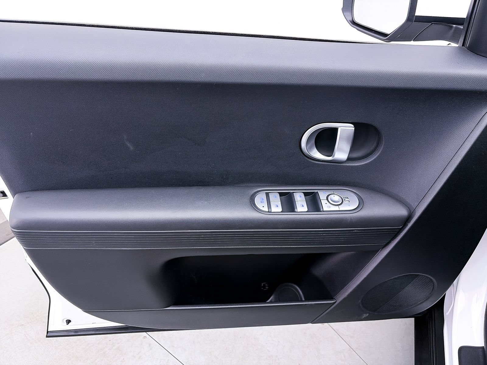 Used 2024 Hyundai Ioniq 5 SE RWD image 15