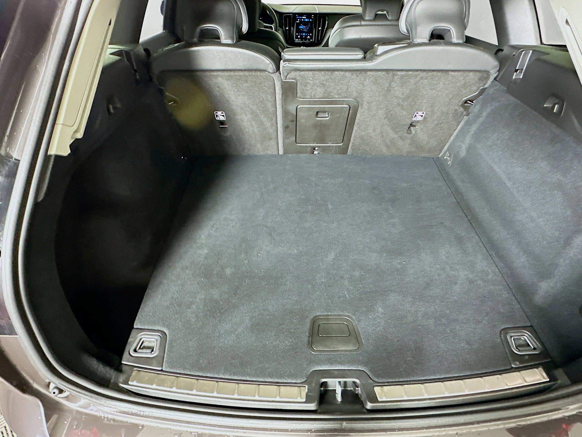 Used 2025 Volvo XC60 B5 Plus image 27