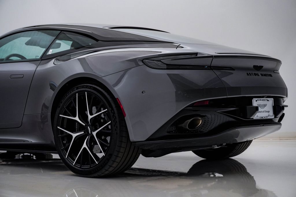 Used 2025 Aston Martin DB12 Coupe RWD image 11