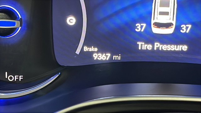 Used 2024 Chrysler Pacifica Premium FWD image 38