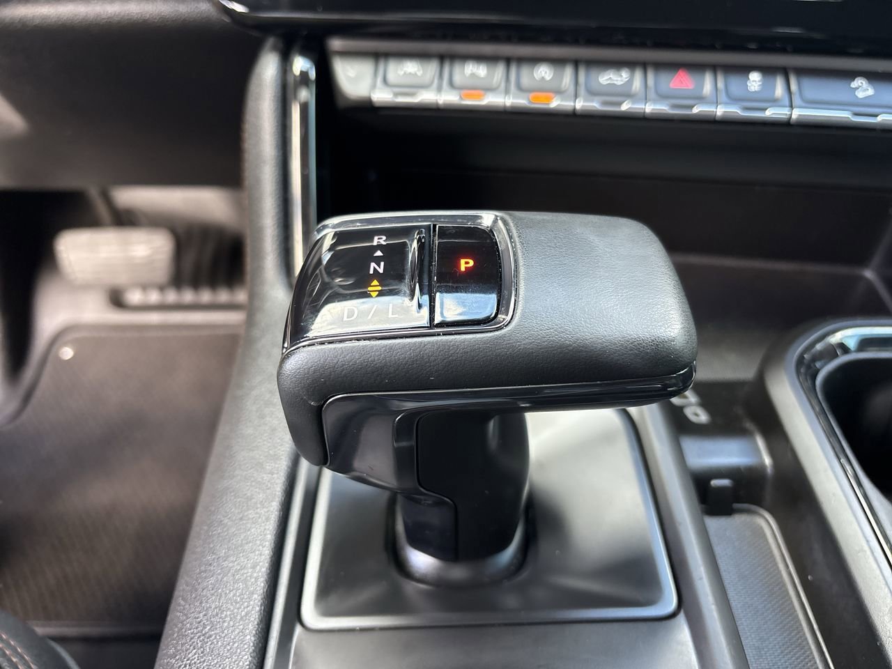 Used 2024 GMC Sierra 1500 AT4 w/ Technology Package image 26