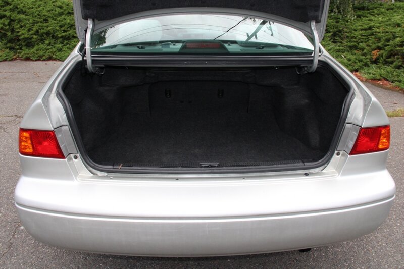 Used 2000 Toyota Camry LE w/ Value Pkg 3 FWD image 16
