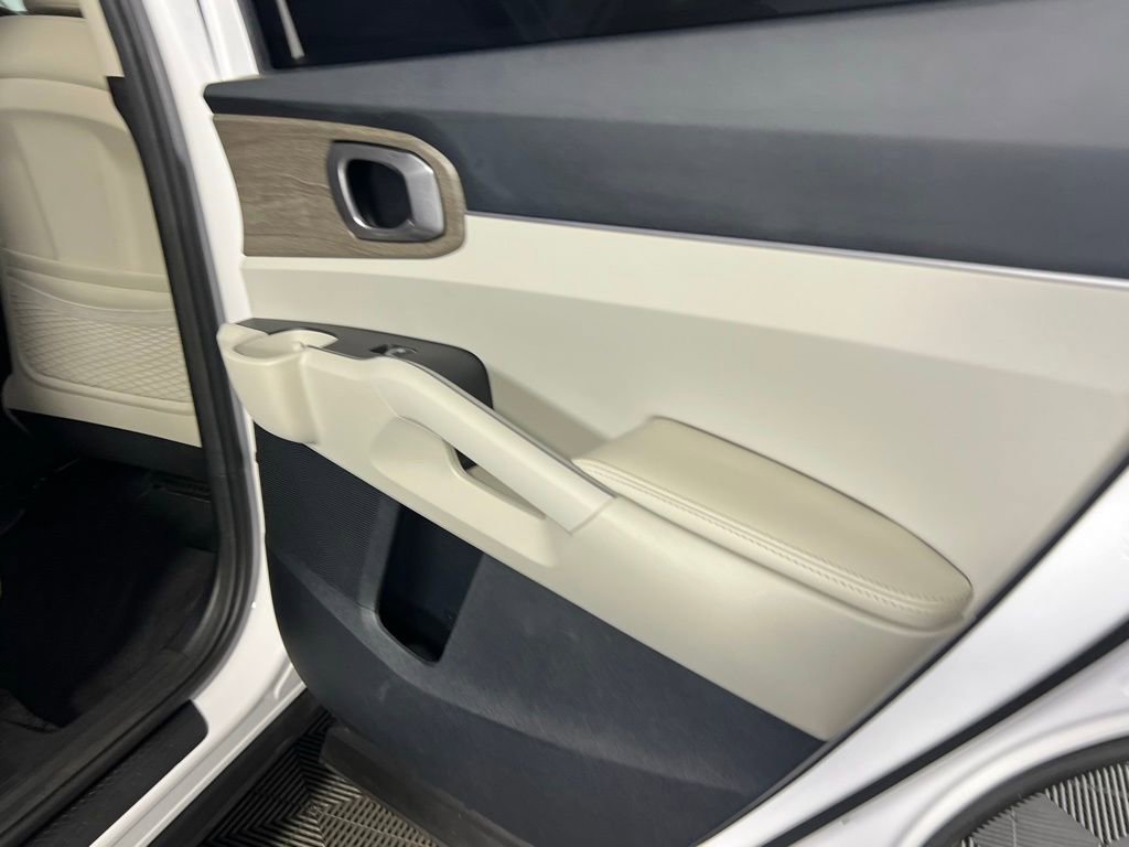 Used 2023 Kia Sorento EX w/ Panoramic Sunroof Package image 32