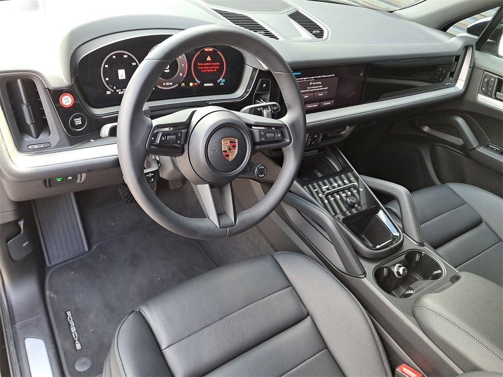 Certified 2025 Porsche Cayenne AWD/4WD image 4