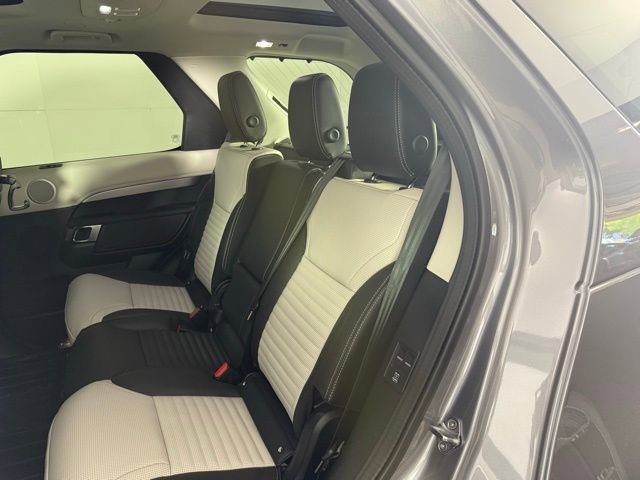 New 2026 Land Rover Discovery Limited Edition image 30