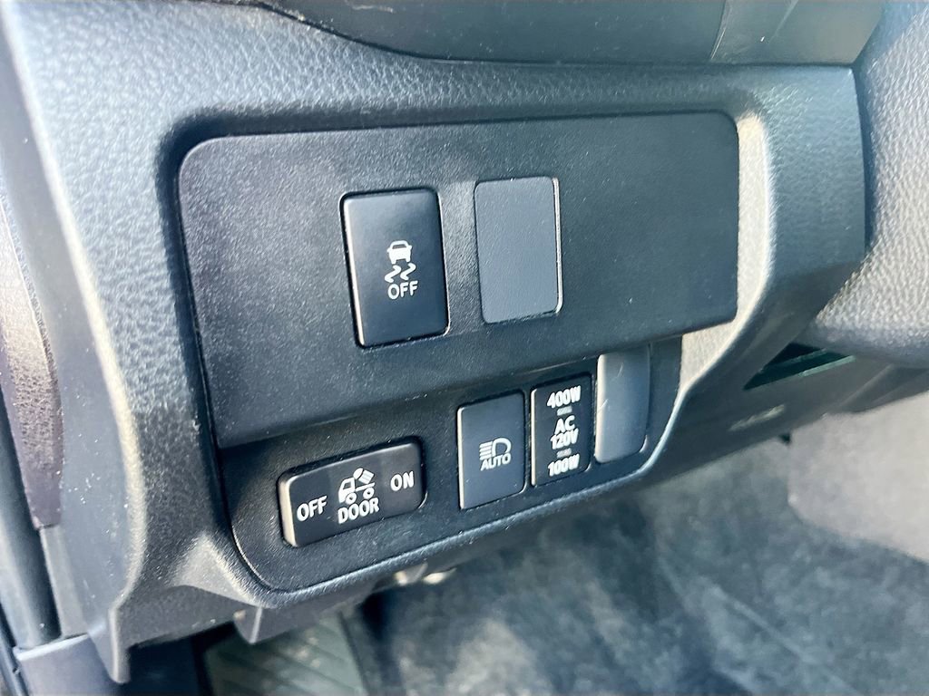 Used 2023 Toyota Tacoma TRD Off-Road w/ Black Out Package (TMS) AWD/4WD image 10