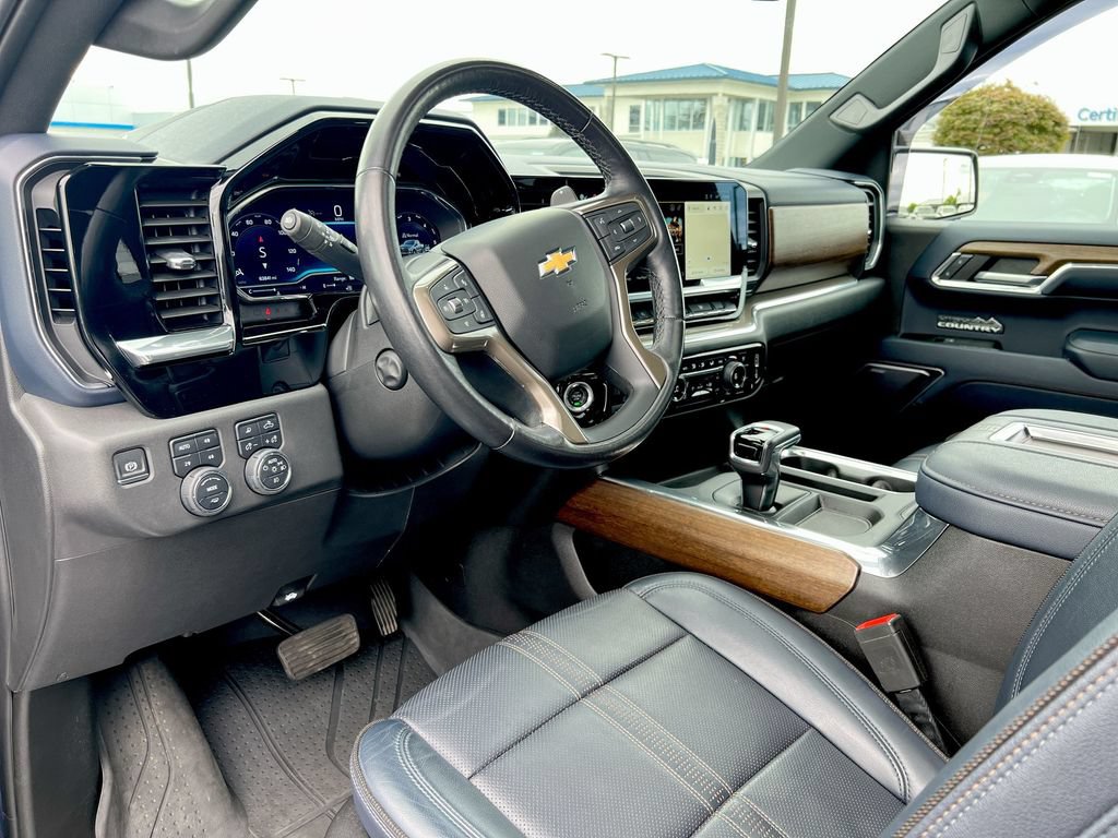 Used 2022 Chevrolet Silverado 1500 High Country w/ High Country Premium Package AWD/4WD image 10