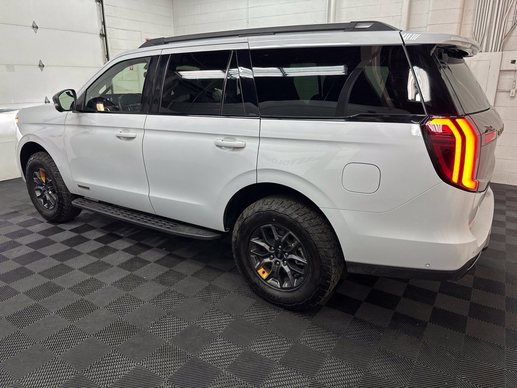 Used 2025 Ford Expedition Tremor AWD/4WD image 6