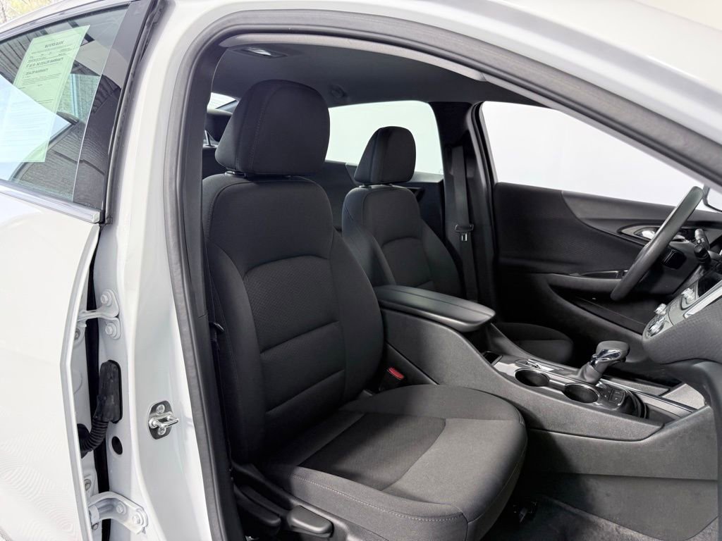 Used 2025 Chevrolet Malibu LT image 12