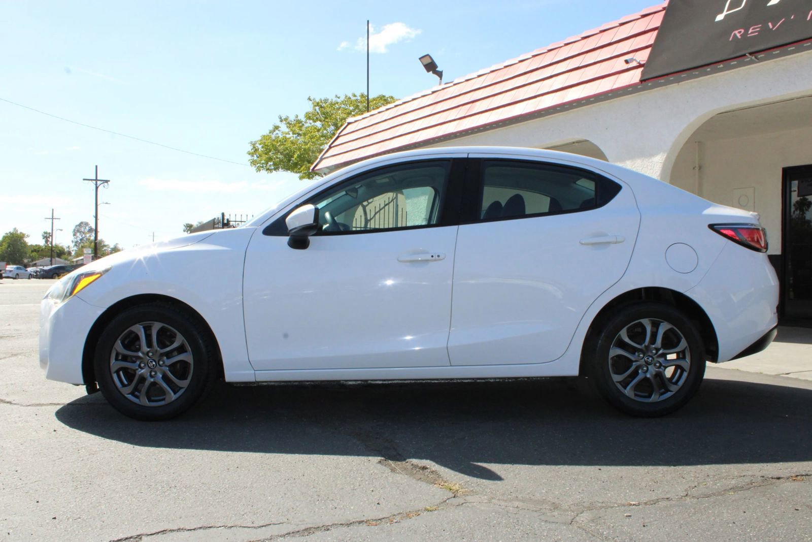 Used 2019 Toyota Yaris LE FWD image 39