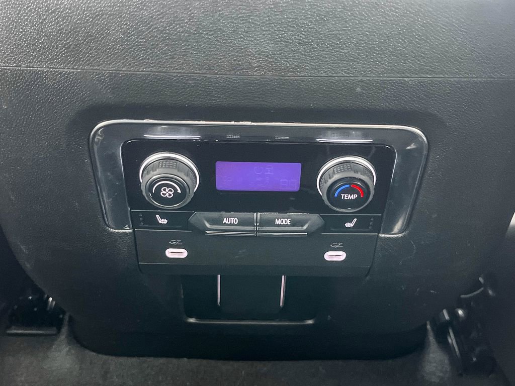 Used 2023 Chevrolet Suburban Premier image 23