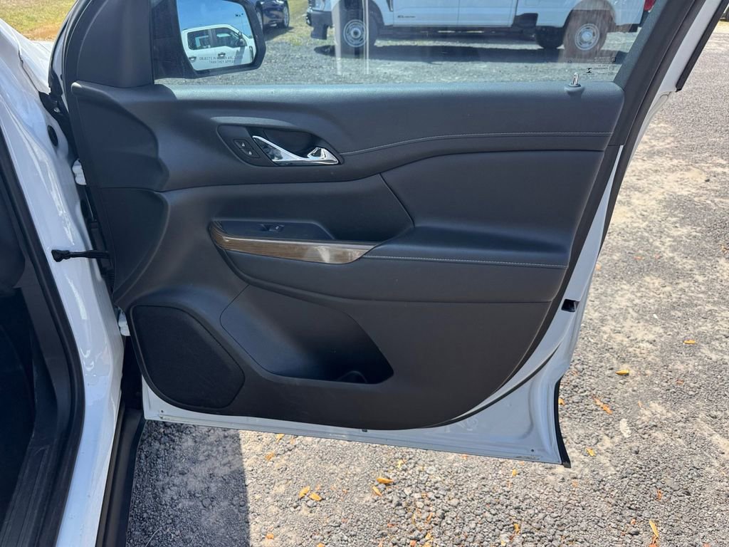 Used 2021 GMC Acadia SLE w/ Driver Convenience Package FWD image 22