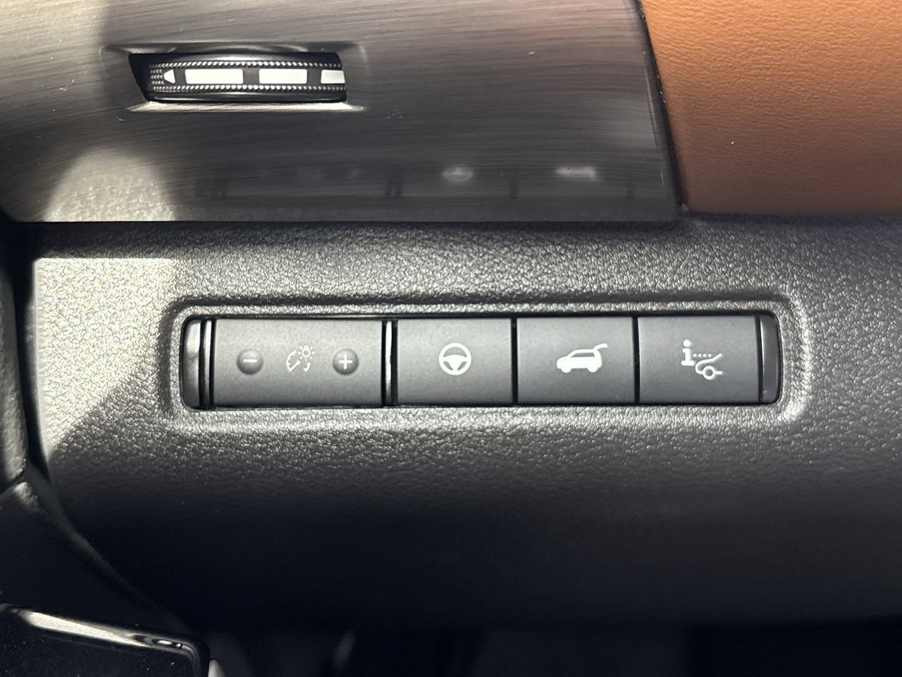 Used 2023 Nissan Pathfinder Platinum image 29