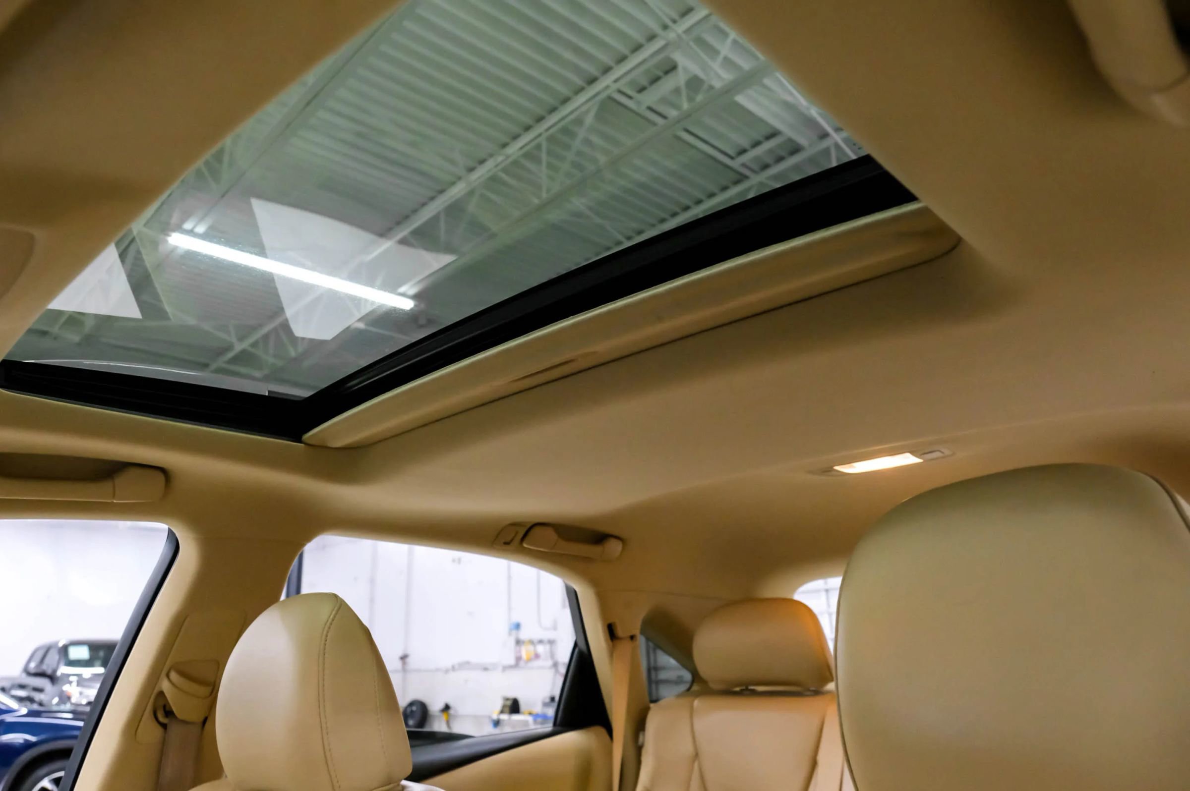 Used 2012 Lexus RX 350 FWD w/ Premium Pkg image 4