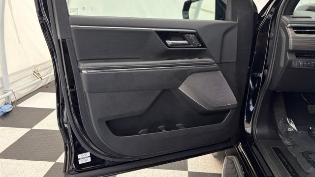 Used 2025 GMC Sierra EV Denali AWD/4WD image 18