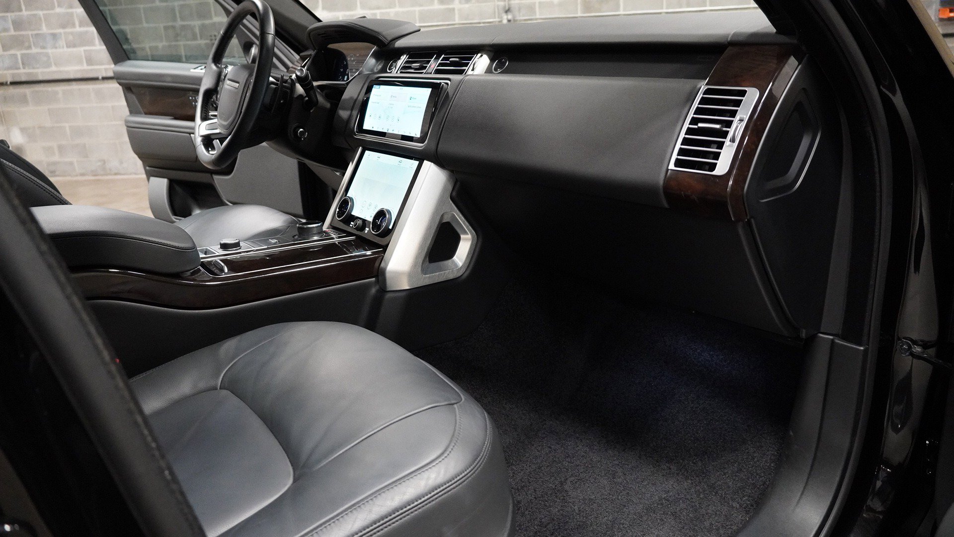 Used 2022 Land Rover Range Rover image 27