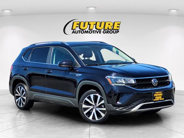 Used 2022 Volkswagen Taos SE w/ Panoramic Sunroof Package