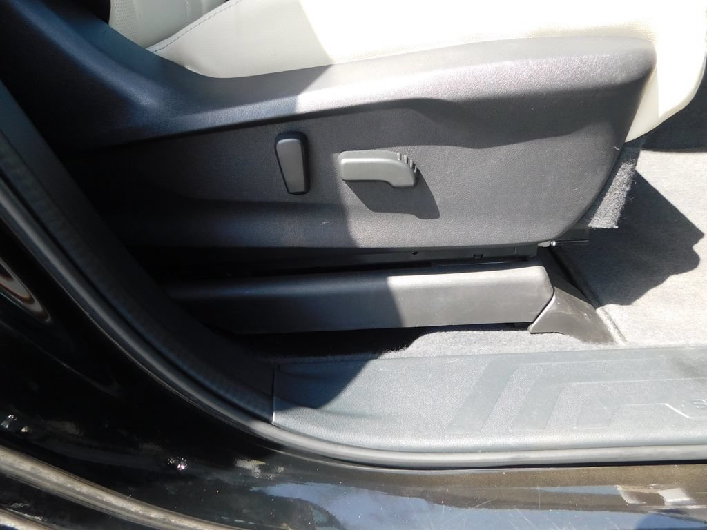Used 2022 Subaru Ascent Limited AWD/4WD image 18