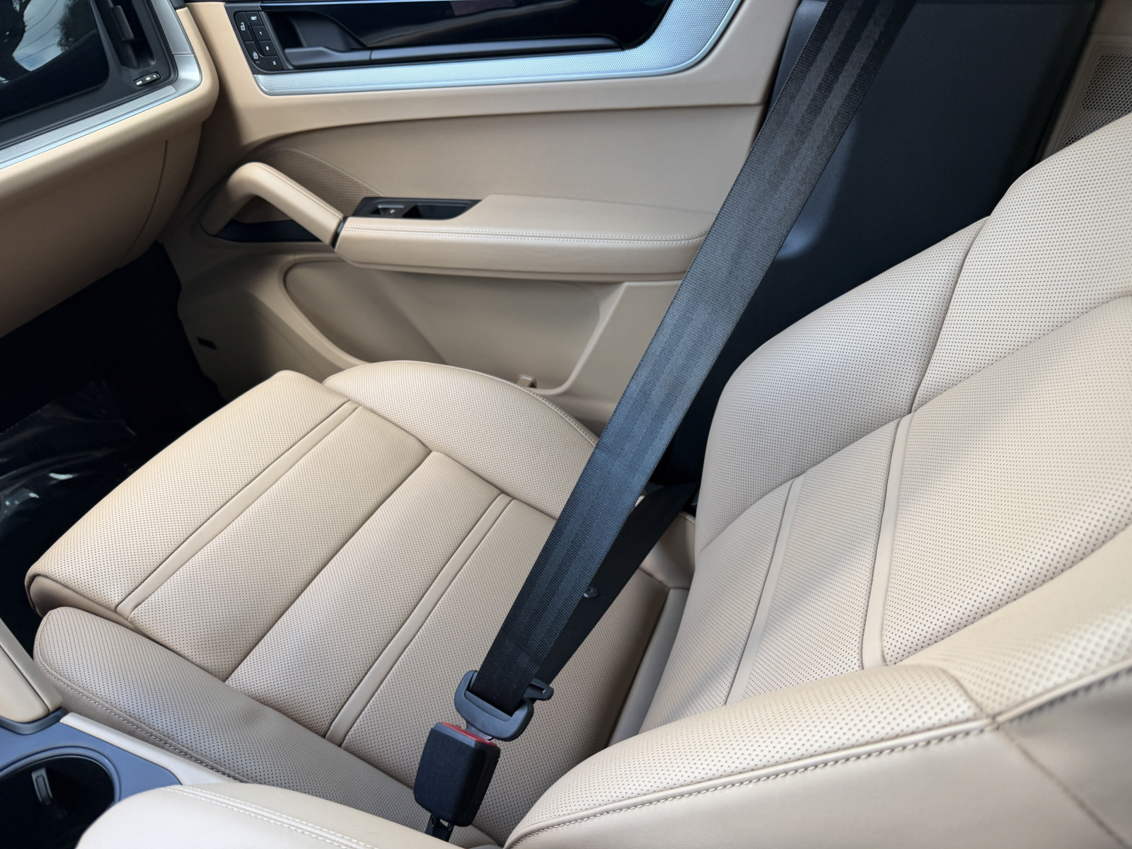 Certified 2025 Porsche Cayenne E-Hybrid Coupe AWD/4WD image 19