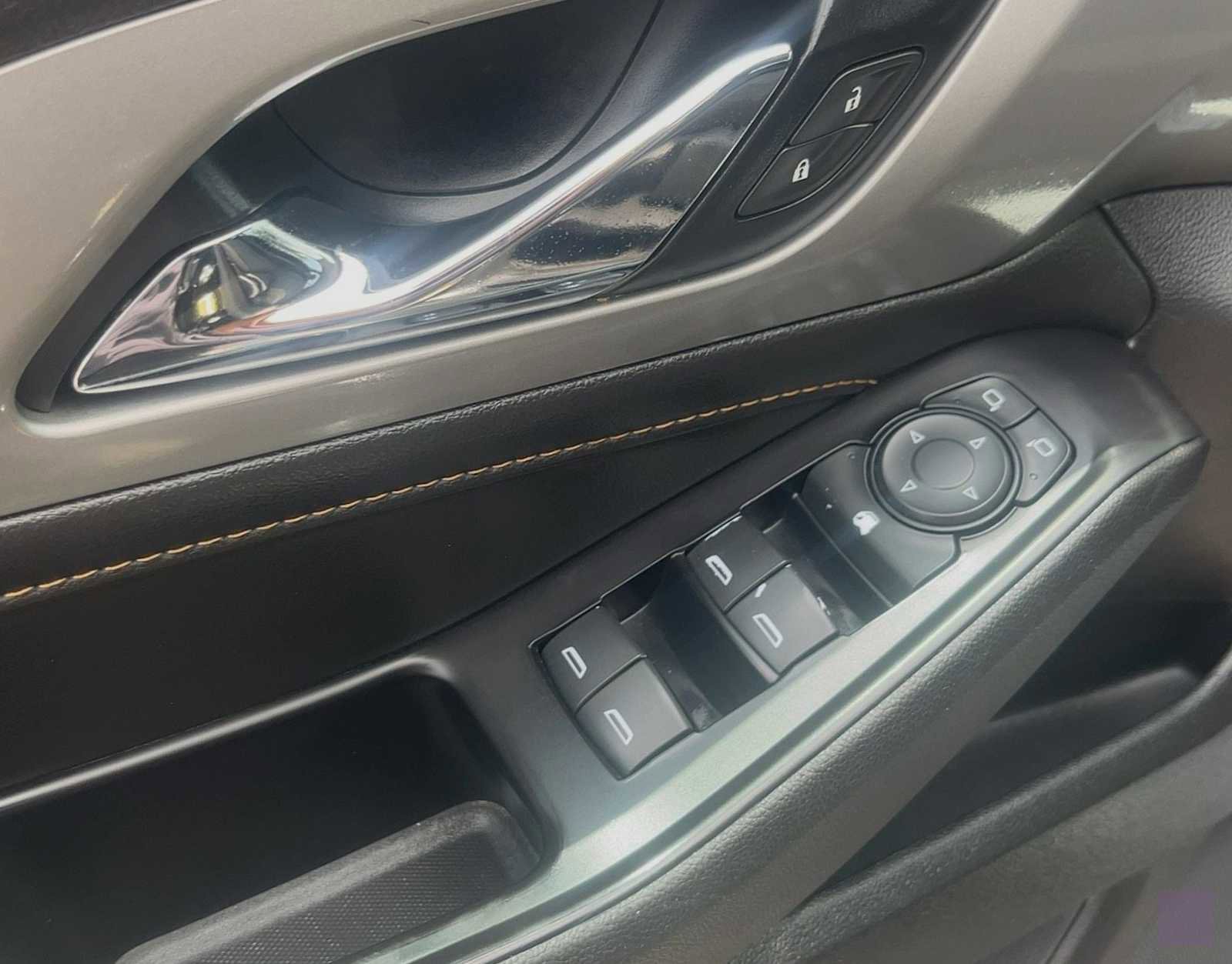 Used 2020 Chevrolet Traverse LS FWD image 30