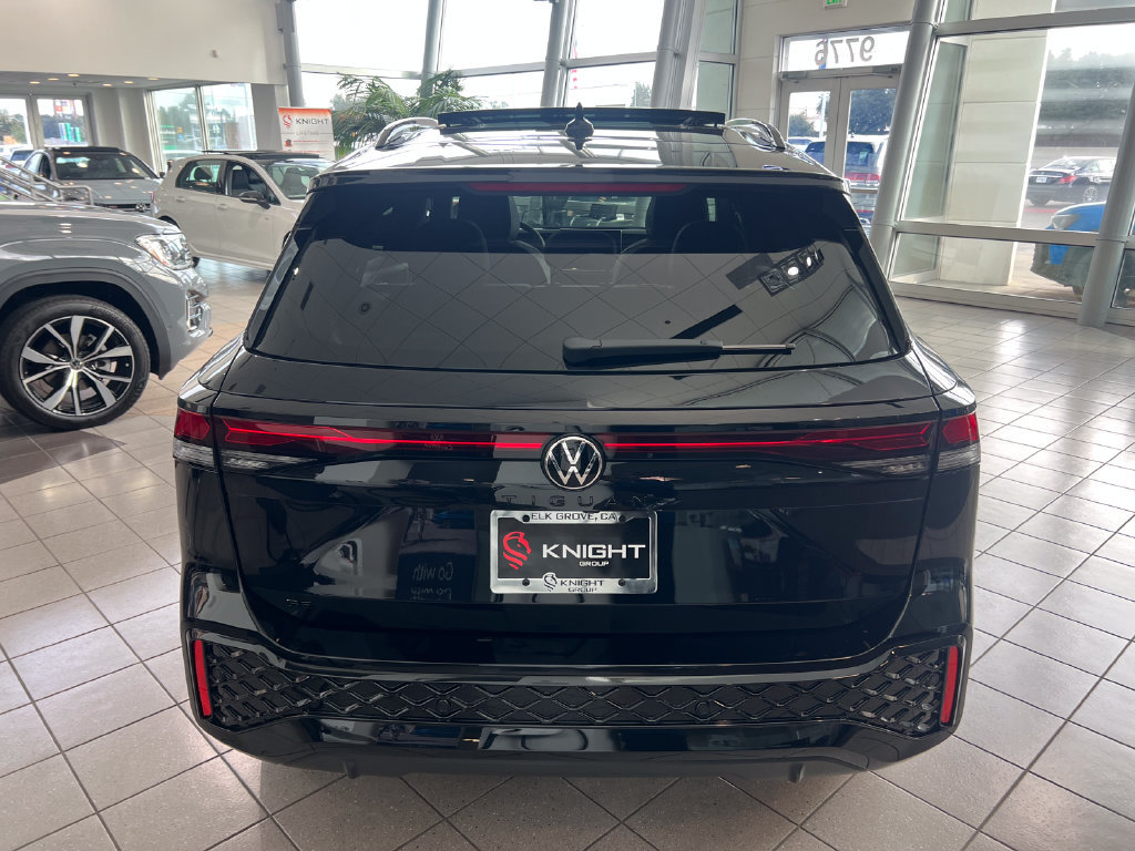 New 2026 Volkswagen Tiguan SE R-Line FWD image 9