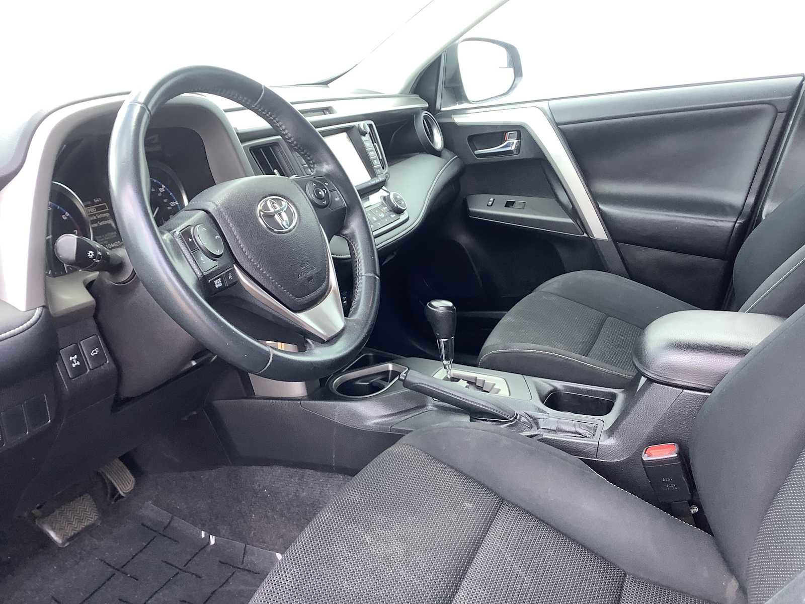 Used 2016 Toyota RAV4 XLE AWD/4WD image 3