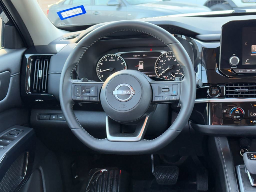 Used 2025 Nissan Pathfinder SV image 24