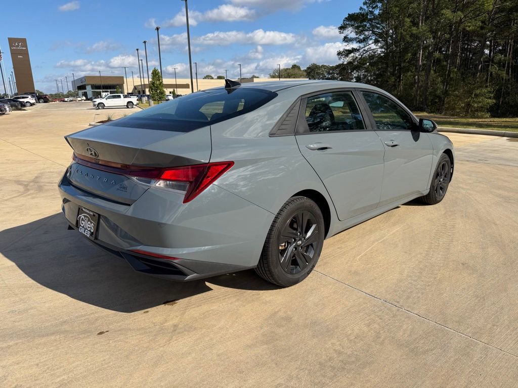 Used 2022 Hyundai Elantra SEL w/ Preferred Accessory Package image 5