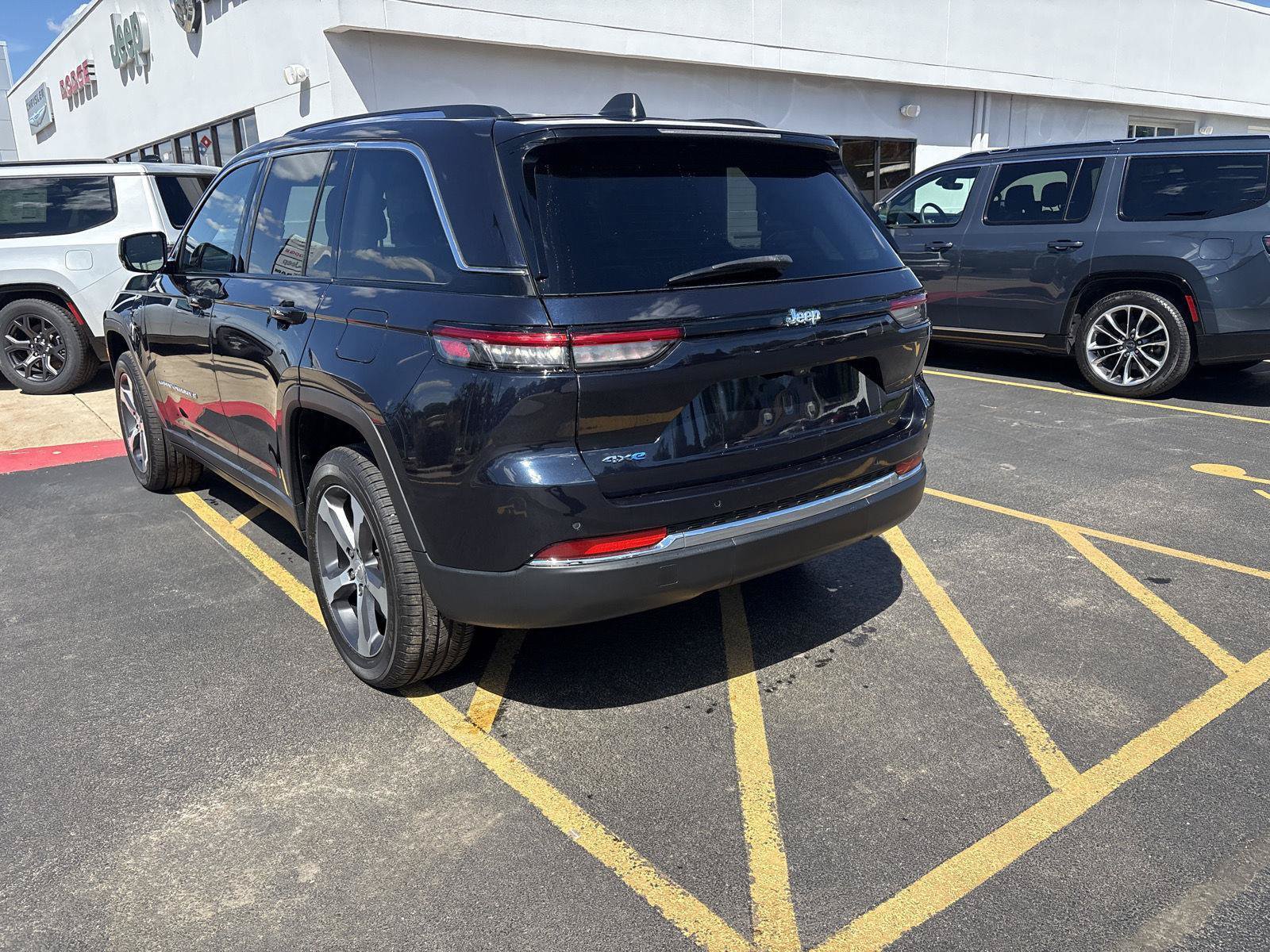 Used 2022 Jeep Grand Cherokee Limited 4xe AWD/4WD image 7
